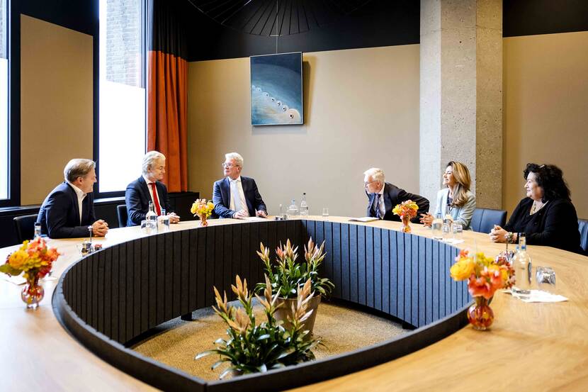 Informateurs Dijkgraaf en Van Zwol met de fractievoorzitters van NSC, PVV, VVD en BBB